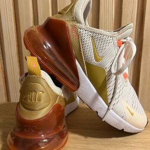 Nike Max 270 running shoes for women. Sneakers